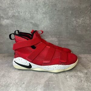 Nike Lebron Zoom Soldier Basketball Shoes 918369-601 Womens sz 8.5 - red